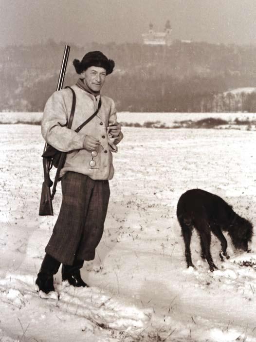 Karol Bunsch na polowaniu 1953 rok foto: Włodzimierz Puchalski a do dzików jak to opisuje w pamiętniku nigdy nie miał szczęścia, a i sam się na nie zbytnio nie zasadzał.