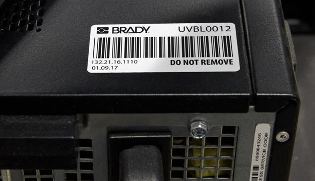 Wyzwanie nr 2 Czytelne etykiety magazynowe Polecane rozwiązanie nr 2 Etykieta poliestrowa Brady B-423 Poliestrowa, biała, z połyskiem, z trwałym klejem akrylowym Odporny i trwały materiał Wykazana