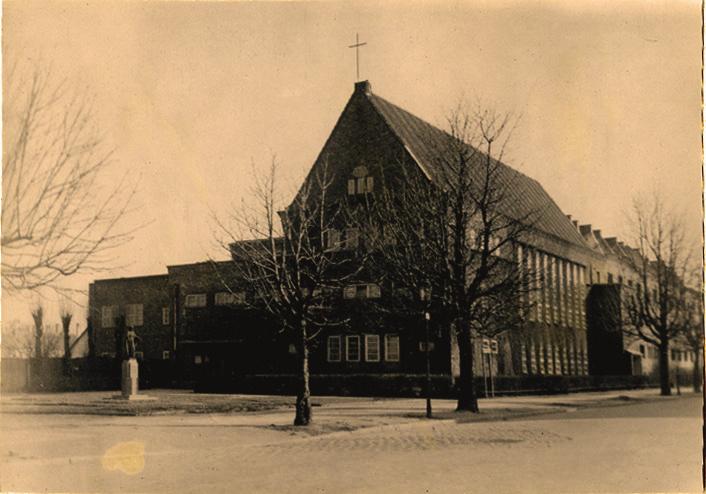 Wędrówki historyczne PARAFIA BEZ KOŚCIOŁA?