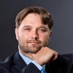 Pracował zarówno w środowisku wielokulturowym jak i wielojęzycznym.