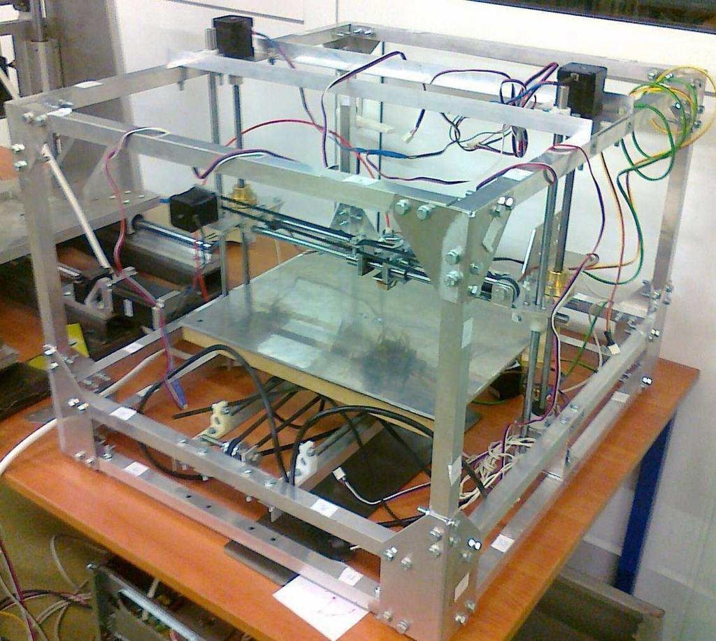Projekt i budowa drukarki 3D stosującej