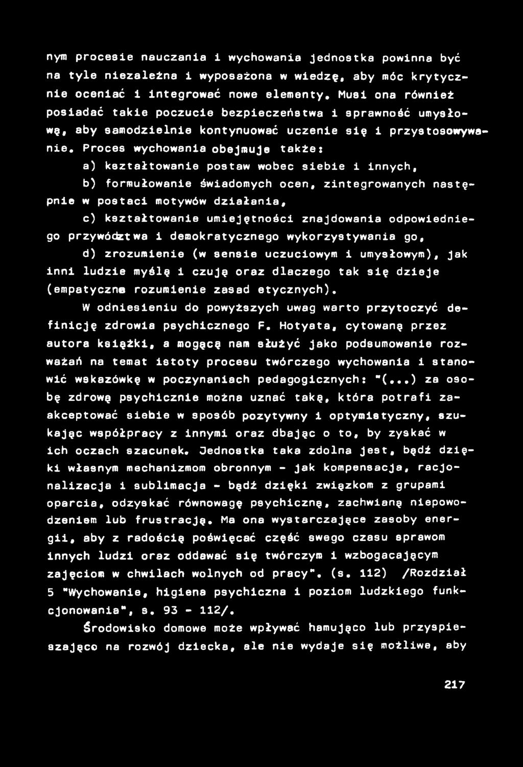 Proces wychowania obejmuje takżes a) kształtowanie postaw wobec sieb ie i innych, b) formułowanie świadomych ocen, zintegrowanych następnie w postaci motywów działan ia, c) kształtowanie umiejętności