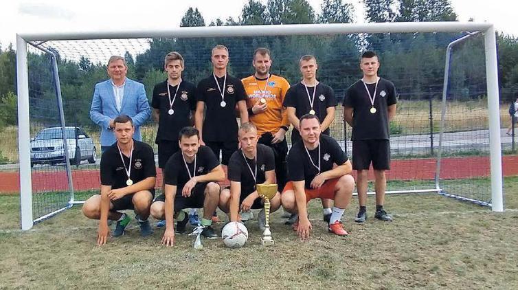 Do turnieju przystąpiły również niezrzeszone drużyny seniorów, które zostały podzielone na dwie grupy po cztery zespoły. Najlepszą ekipą okazała się drużyna OSP Rutki, która w finale pokonała FC RTK.
