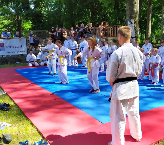 www.bialogard.info lipiec 2021 Miasto Białogard Informator 7 RUNDA X w Białogardzie! 19 czerwca nasze miasto stało się areną zmagań gladiatorów podczas jubileuszowej gali MMA Runda X: DWM Fight Night.