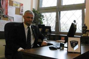 JUBILEUSZE JUBILEUSZE 15 lat Straży Uniwersyteckiej Utworzenie struktur obecnej Straży Uniwersyteckiej jest ściśle związane z oddaniem do użytku w dniu 6 listopada 2006 roku nowo wybudowanego budynku