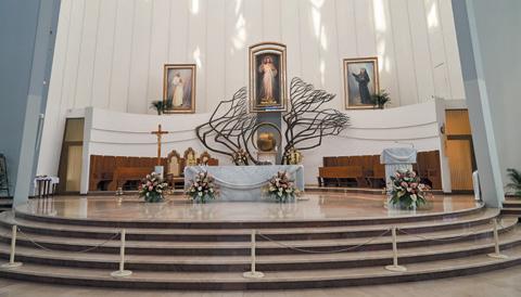 Sanktuarium Bożego Miłosierdzia w Krakowie-Łagiewnikach nie widać, a na horyzoncie mogą pojawić się nowe.