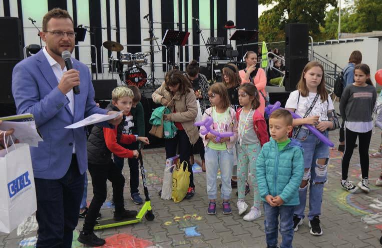 LIDER W ŚWIECIE NGO Jest wiele miejsc, w których potrzebny jest lider. Są miejsca, które bez lidera nie mogłyby funkcjonować.