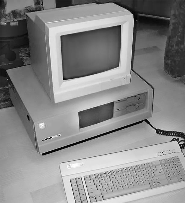 148 mgr inż. Janusz Popko monitora ekranowego kompatybilnego z monitorami IBM Monochrome Display 5151 i Colour Graphic Display 5153 oraz klawiatury kompatybilnej IBM PC Keyboard/model F.