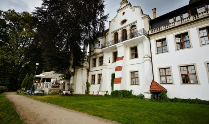 Ostatni właściciel Karl Alexander von Riepenhausen nie pozostawił dziedzica, zmarł w 1944 roku, zamek pozostał bez właściciela. W 1945 roku został ostrzelany, spalony, zdewastowany przez szabrowników.