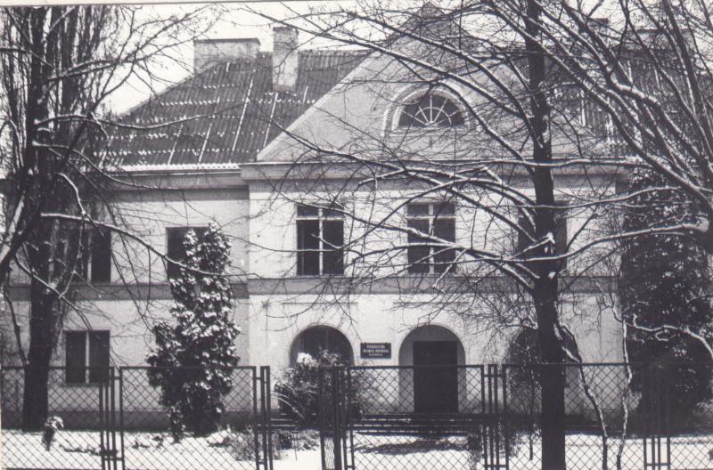 23 : Budynek Biblioteki w latach 1981-1985 ul.