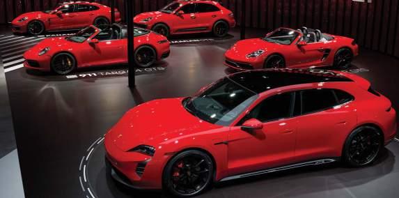 PROFIAKTUALNOŚCI Mercedes PROFIAKTUALNOŚCI Porsche Szybki i wygodny Mercedes-AMG GT 4-drzwiowe Coupé po ostatnich modyfikacjach jest oferowany z jeszcze szerszą gamą wyposażenia, a także z większymi
