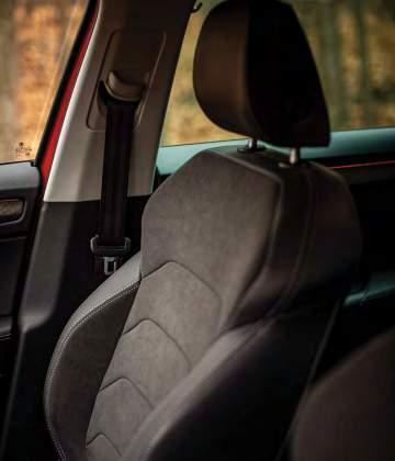 profitest Škoda Kodiaq Pięć wydajnych silników Nowy Kodiaq dostępny jest z wydajnymi i dynamicznymi silnikami, należącymi do najnowszej generacji EVO.