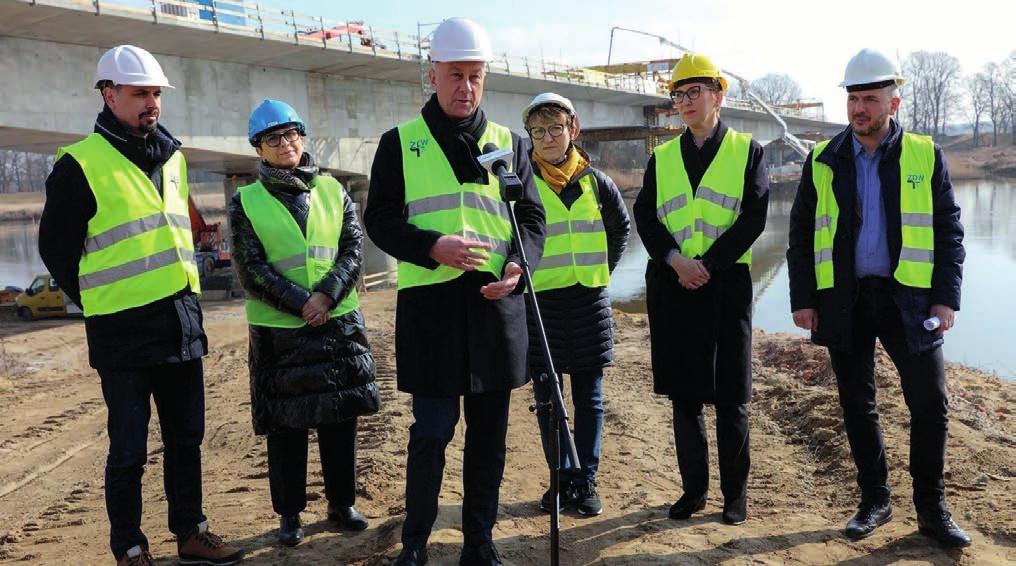 4 LCI Budowa mostu i dróg dojazdowych w Milsku to... 440 000 m sześc. wykopów 650 000 m sześc. nasypów najwyższy będzie miał wysokość 12 metrów 30 000 m sześc.
