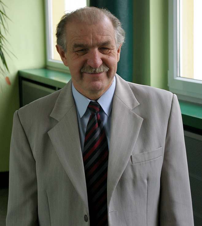 auczyciel Też Człowiek Dziś: pani prof. Aleksander Cieślak Skąd wziął się pomysł zostania nauczycielem? Jak z perspektywy czasu ocenia Pan swój wybór?