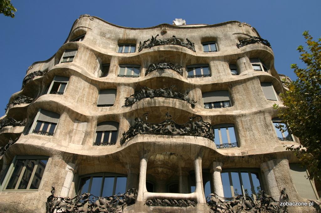 Rozdział: Casa Mila La Pedrera Casa Mila La Pedrera 4 Casa Mila to piękna, secesyjna kamienica zaprojektowana przez słynnego architekta Antonio Gaudiego.