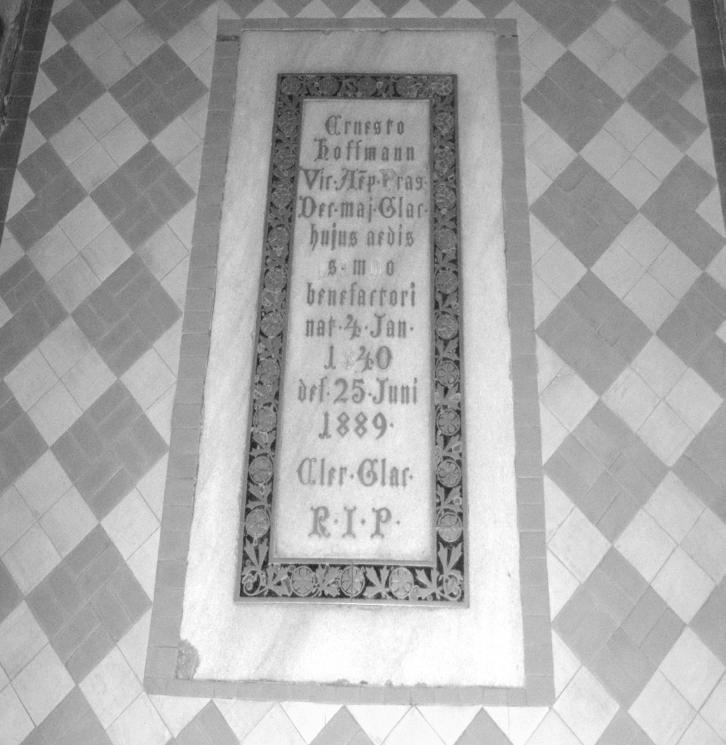 18 Grób ks. E. Hoffmanna w kościele św. Mikołaja.