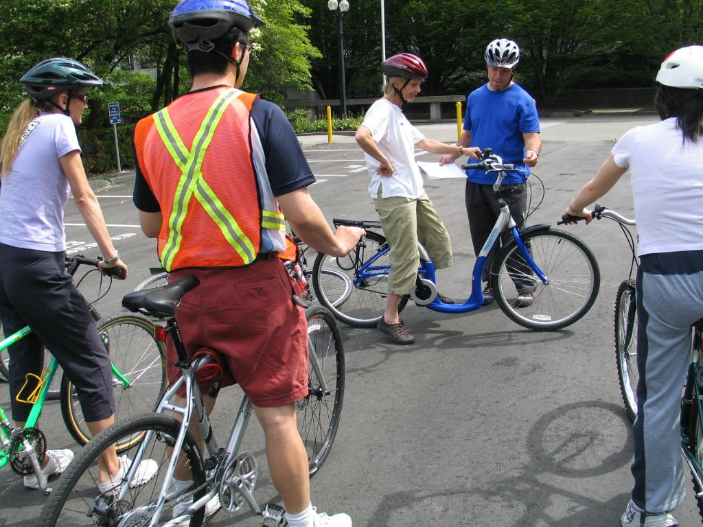 Więcej można znaleźć na stronie www.steunpuntfiets.nl/english.html lub http://www.fietsvriendinnen.nl/ (tylko po holendersku) lub kontaktując się z Angelą van der Kloof na a.vanderkloof@mobycon.nl. Odpowiedzialność za treść publikacji ponoszą jej autorzy.