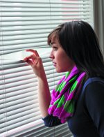 Stalking O stalkingu, który do kodeksu karnego trafił w czerwcu 2011 r., zwykle robi się głośno wtedy, gdy jego ofiarą pada osoba publiczna. Ale ofiarą stalkera może być każdy.
