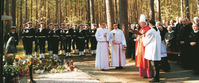 Kolejny raz zgromadziły tłumy, które w tym roku miały okazję wysłuchać fragmentów ostatniego dzieła wielkiej propagatorki zachowywania pamięci o Piaśnicy, red.