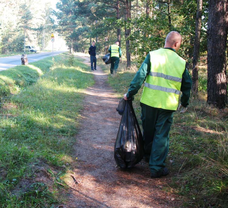 EKO-akcja w Bolszewie pomocą osadzonych Aresztu Śledczego w Wejherowie ruszyła akcja Z Sprzątanie Świata Polska. Z okolic ulicy Długiej w Bolszewie ponownie zniknęły śmieci.