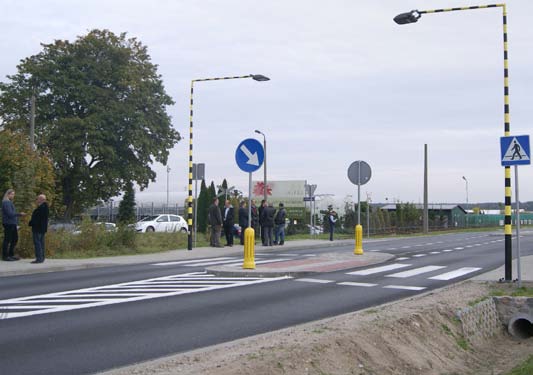 brukowej, czy nawierzchni asfaltowej. W ramach programu przebudowy dróg gminnych, utwardzono ponad 20 km dróg. Ponadto zrealizowano inwestycje drogowe obejmujące następujące zadania: ul.