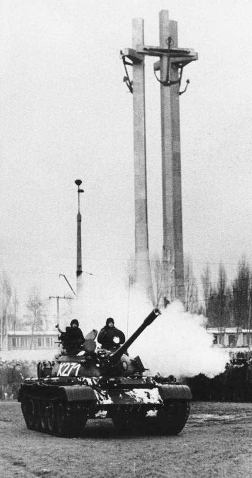 KARTY 21) Czo g pod pomnikiem Poleg ych