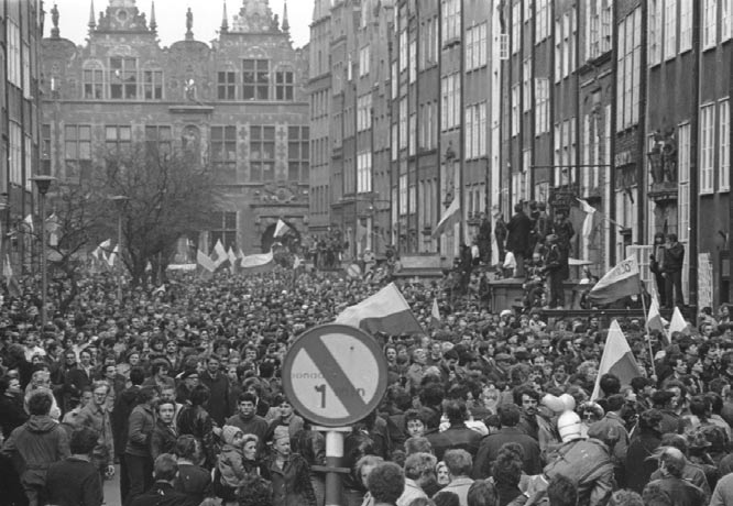 KARTY 59a) Niezale na manifestacja w Gdaƒsku (ul.