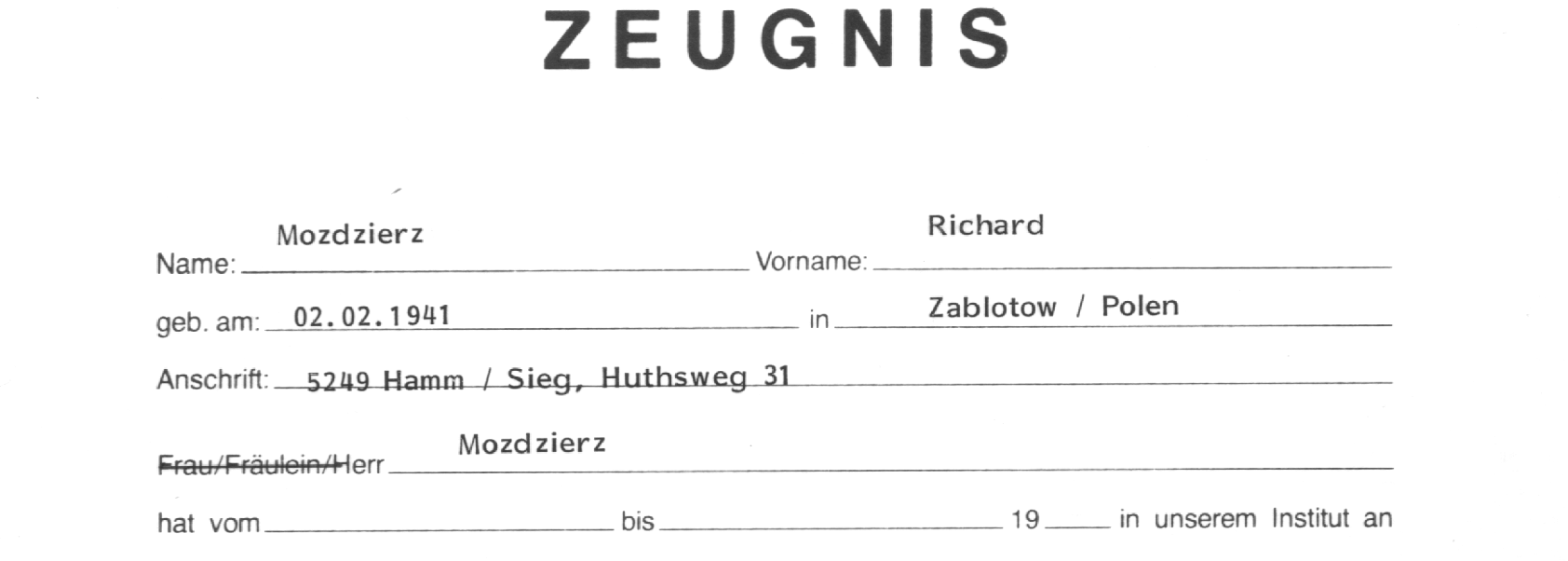 Następnie zostaję przyjęty do firmy "Textar" na okres urlopowy, gdzie z 56 ludzi w ten sam sposób zatrudnionych na trzy miesiące, otrzymuję