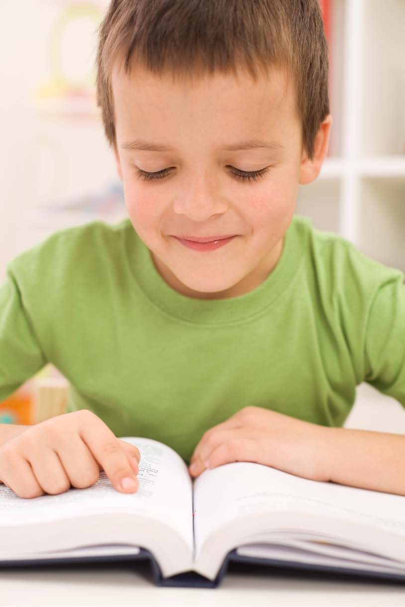 W początkowej nauce czytania dziecko może sobie pomagać, przesuwając palec lub wskaźnik pod czytanym tekstem.