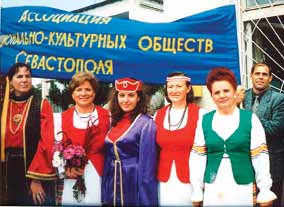Na stałe Polacy przenosili się na Krym dopiero po jego aneksji przez Rosję. Pierwsze migracje rozpoczęły się w 1798 roku, a w latach 60-tych XIX.