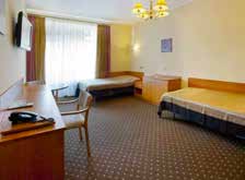 Hotel posiada pokoje 2- i 3-osobowe z pełnym węzłem sanitarnym.