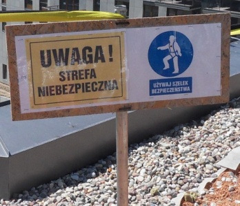 niebezpiecznych niebezpiecznych Zapewnienie siatek bezpieczeństwa i siatek ochronnych Balustrady ochronne Wygrodzenie strefy niebezpiecznej Oznakowanie stref niebezpiecznych bariery zgodne z 15.