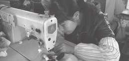 Fot. Weltumspannend Arbeiten, 2010 Wang Fengping (imię i nazwisko zmienione) pracuje w fabryce zabawek On Tai Toys. Ona i jej mąż zarabiają po ok. 1000 PLN [dane z 2011 r.