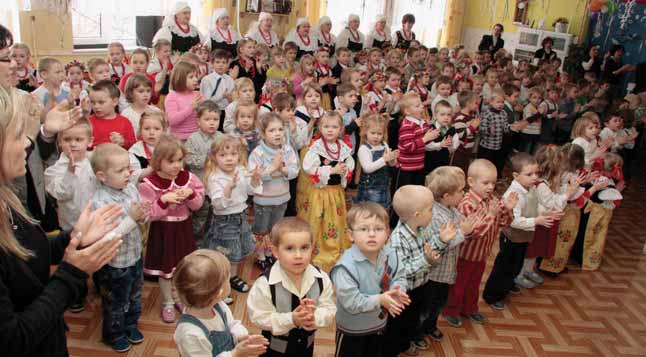 Z drugiej strony zdecydowana większość moich bohaterów nie urodziła się w Tychach, nie są tyszanami od pokoleń, czyli też nie z tej ziemi.