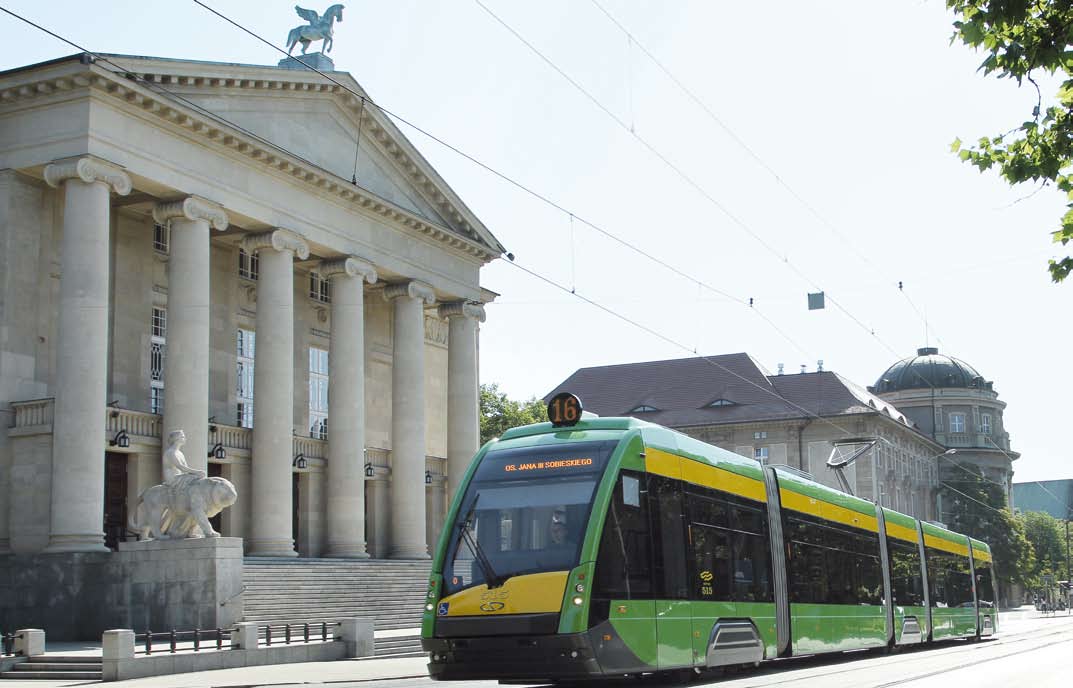 Wcześniej, przez 14 lat, Krzysztof Olszewski był pracownikiem, a także wieloletnim dyrektorem fabryki Neoplan w Berlinie Zachodnim.