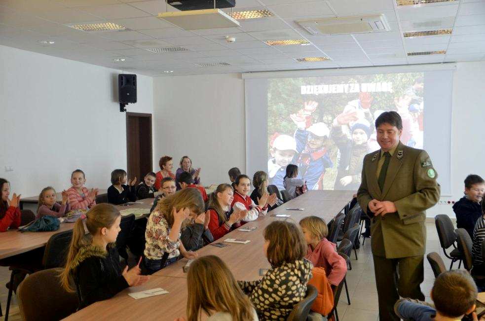 Prezentowane są tradycyjne zawody, które znane są już tylko z opowieści lub pokazów, takich jak Warsztaty garncarskie. Współczesne stylizacje fryzur, można wykonać dzięki Wizycie pani fryzjerki.