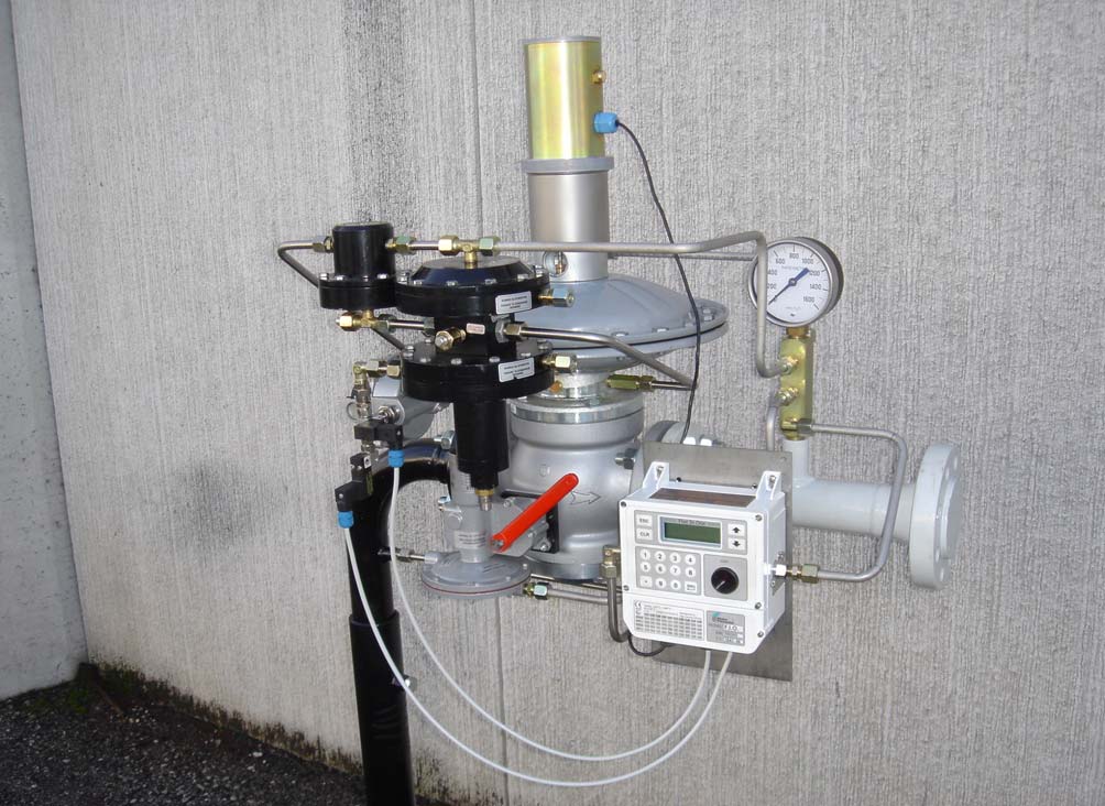 prereduktor z filtrem przetwornik przemieszczenia pilot z podwójną membraną elektroniczna jednostka sterująca regulator ciśnienia elektrozawory IFM - pomiar pośredni przepływu Znając natężenie