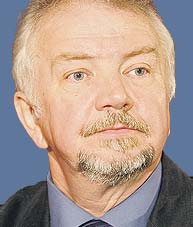 lat.» STRONA 3 Andrzej Rozpłochowski: Władza daje ochłapy weteranom, a jednocześnie akceptuje sowite emerytury dla ich prześladowców.
