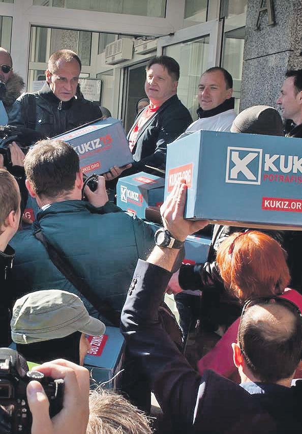 , a jak przekonuje szef jego sztabu Patryk Hałaczkiewicz przesyłki z wypełnionymi listami poparcia cały czas spływają do siedziby komitetu wyborczego.