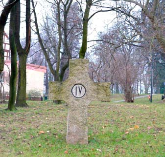 Opisywana budowla jest unikatowym przykładem bastei - ówczesnej konstrukcji obronnej i późnośniowiecznej budowli sakralnej. Do stacji nr 3 kierujemy się ulicą J.