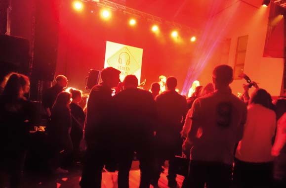 RO poniedziałek 29.06.2015 7 - Młodzież, która uczy się w szkole muzycznej ma dość zawężone zainteresowania. Jest to głównie wina małej ilości wolnego czasu. Kiedy mają wolną chwilę to ćwiczą.