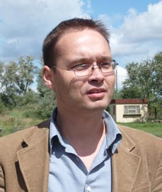 Część II Centra Integracji Społecznej 13 >> Prowadzimy Centrum Integracji Społecznej CIS to kuźnia, w której uczestnicy na nowo wykuwają swój los mówi Zbyszko Siewkowski, kierownik CIS-u Piątkowo.