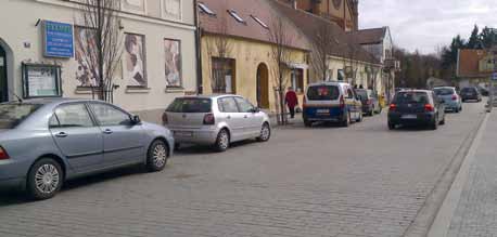 środek transportu. Symbolicznie i hucznie otwaro pusty przystanek.