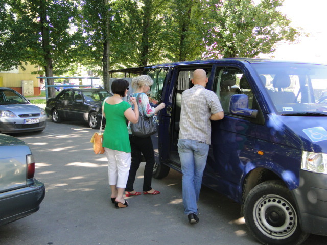 W każdy pierwszy czwartek miesiąca w sali konferencyjnej Miejskiego Ośrodka Pomocy Społecznej odbywają się spotkania wolontariuszy, na których omawiane są bieżące zgłoszenia o pomoc wolontarystyczną,