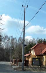 16 Fot. 9 Linia napowietrzna 15 kv z podwieszona linią 0,4 kw (przewody izolowane) Fot. 10 Linia napowietrzna 110 kv 4.