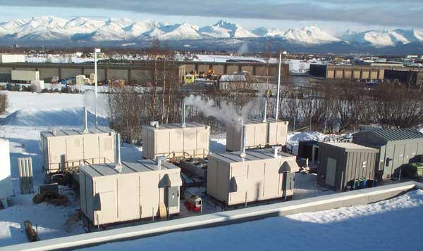 5 modułów PC25 z ogniwami paliwowymi zainstalowanych w Anchorage na Alasce dla urzędu pocztowego. Źródło: Fuel Cell Today 173. jeszcze drogie, lecz wraz ze wzrostem sprzedaży jego cena powinna maleć.
