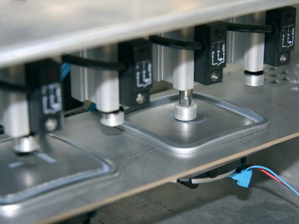 W następnym kroku jest ustalany dobór materiałów, technologii produkcji i dostawców abu uzyskać najwyższą jakość, najbardziej nowoczesne metody i regularny monitoring. Test czasu.