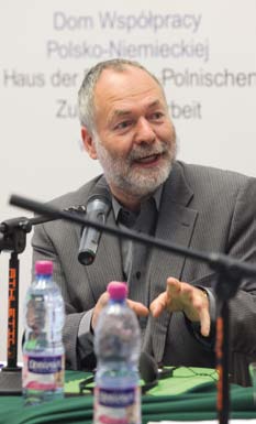 Hans-Gert Pöttering Bochum, Północna Nadrenia-Westfalia 22-28 sierpnia 2010 roku Jubileuszowy X Szczyt Młodzieży Regionalnego Trójkąta Weimarskiego ziedzictwo kulturowe i