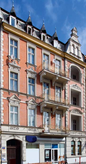 Dom Współpracy Polsko-Niemieckiej jest związkiem stowarzyszeń i jedyną w swoim rodzaju ponadpartyjną inicjatywą polskich i niemieckich instytucji oraz organizacji, które połączyły swoje doświadczenia
