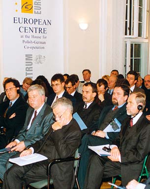 dr Roman Herzog podczas Domu Współpracy Polsko-Niemieckiej uroczystości otwarcia Domu Współpracy był Thaddäus Schäpe (1954-2004), wielki Polsko-Niemieckiej 17 lutego 1998 roku, człowiek, który misję
